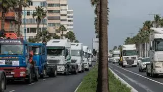 Las empresas de transporte pararán el lunes y mantienen abierto el diálogo con la Administración