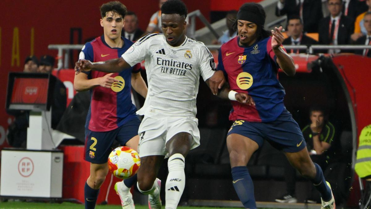 Kound谷 y Cubars赤 ante Vinicius en la Final de la Copa del Rey
