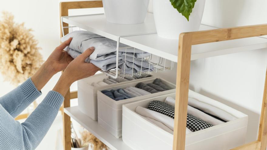 Este truco para organizar tu armario te ahorrará minutos al elegir tu ropa