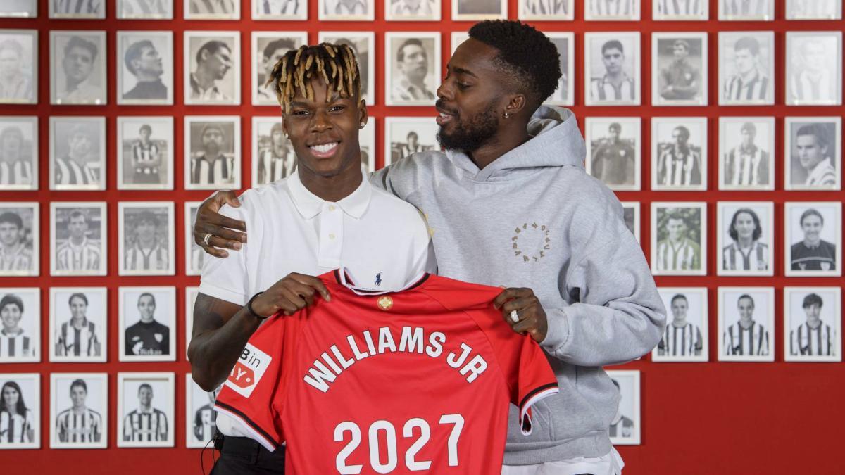 Los hermanos Williams en el acto de renovación de Nico con el Athletic Club