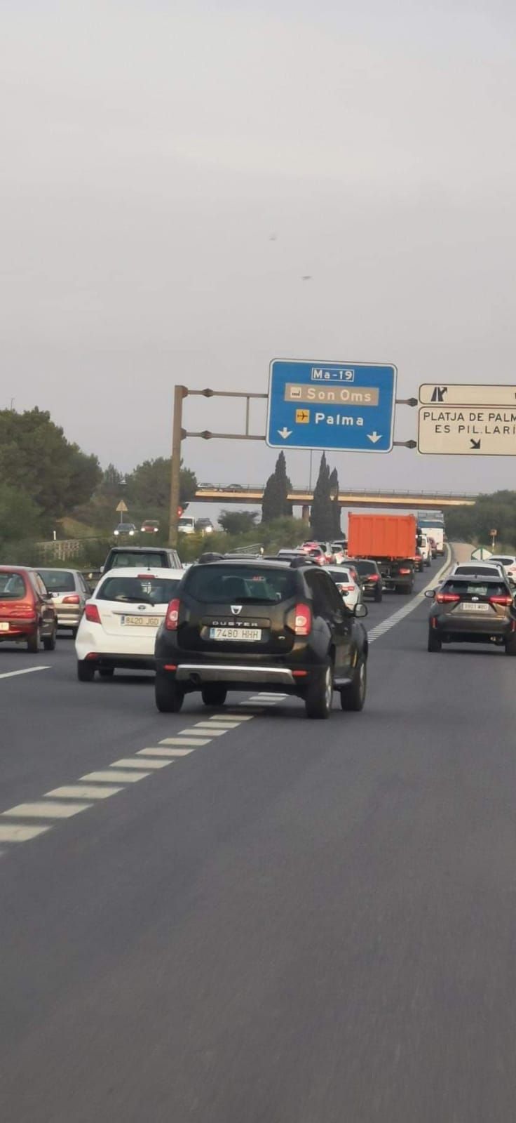 Un accidente de tráfico causa retenciones a la altura del carril VAO de la autopista de Llucmajor