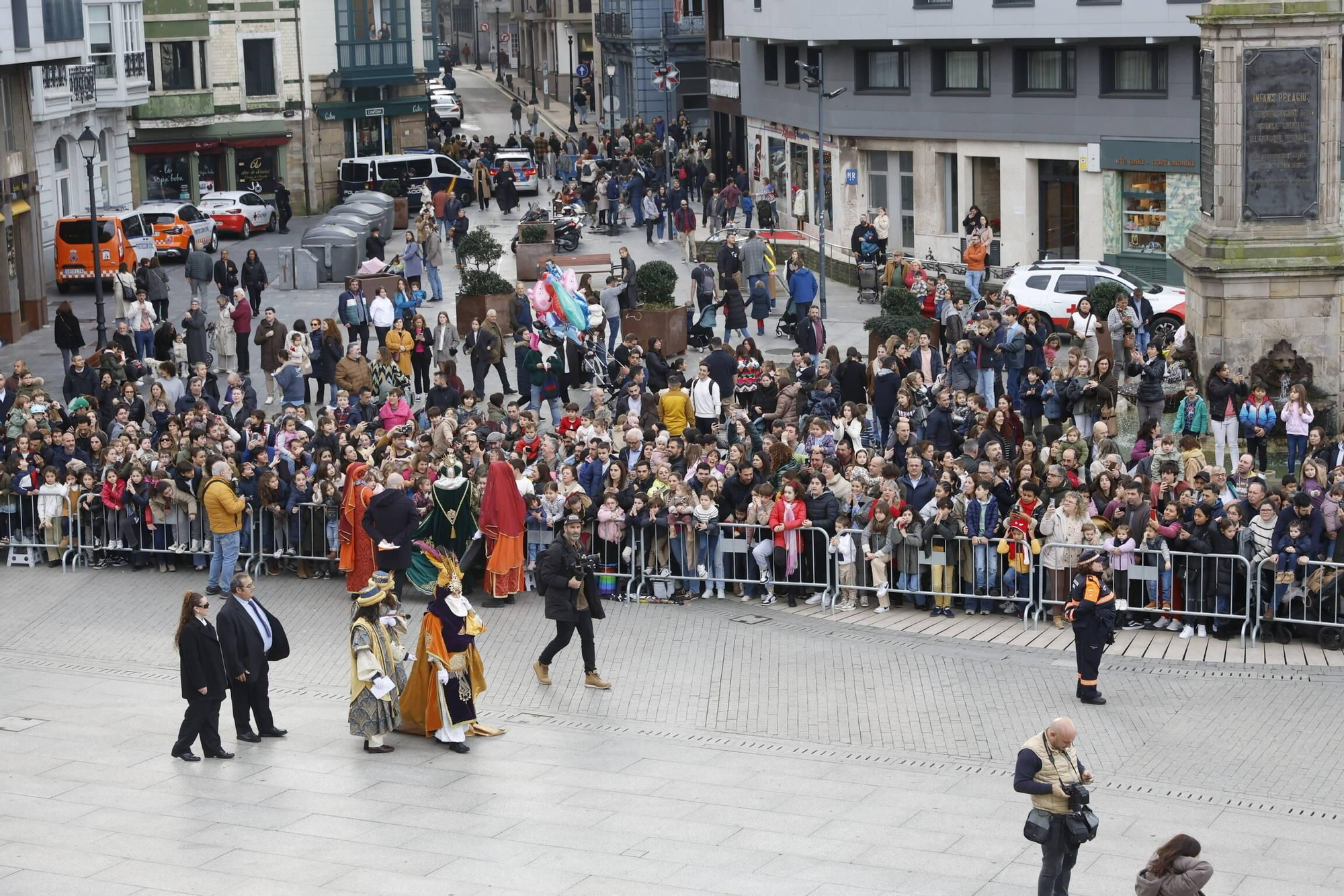 En imágenes: Los Reyes Magos desembarcan en Gijón