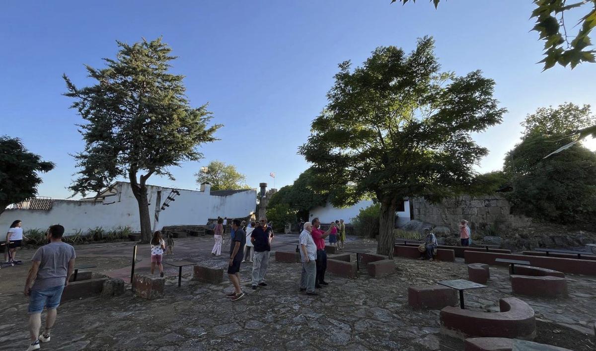 Fermosellanos y turistas recorren espacios de la fortaleza.  | CEDIDA