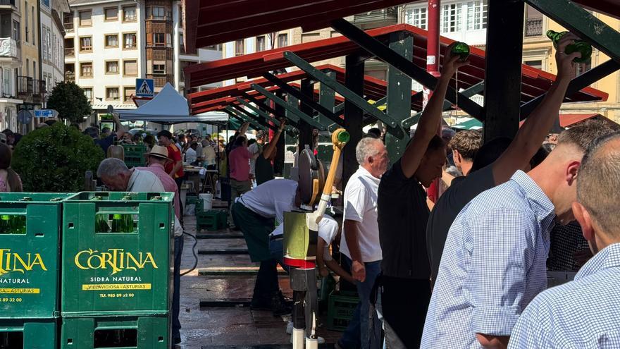 VÍDEO: Villaviciosa brinda con 16.000 culines en la XXVI Fiesta de la Sidra