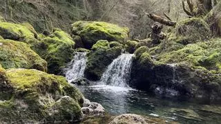 Un palacio, una cascada y una iglesia del Prerrománico: una ruta para disfrutar de Colunga a los pies del Sueve