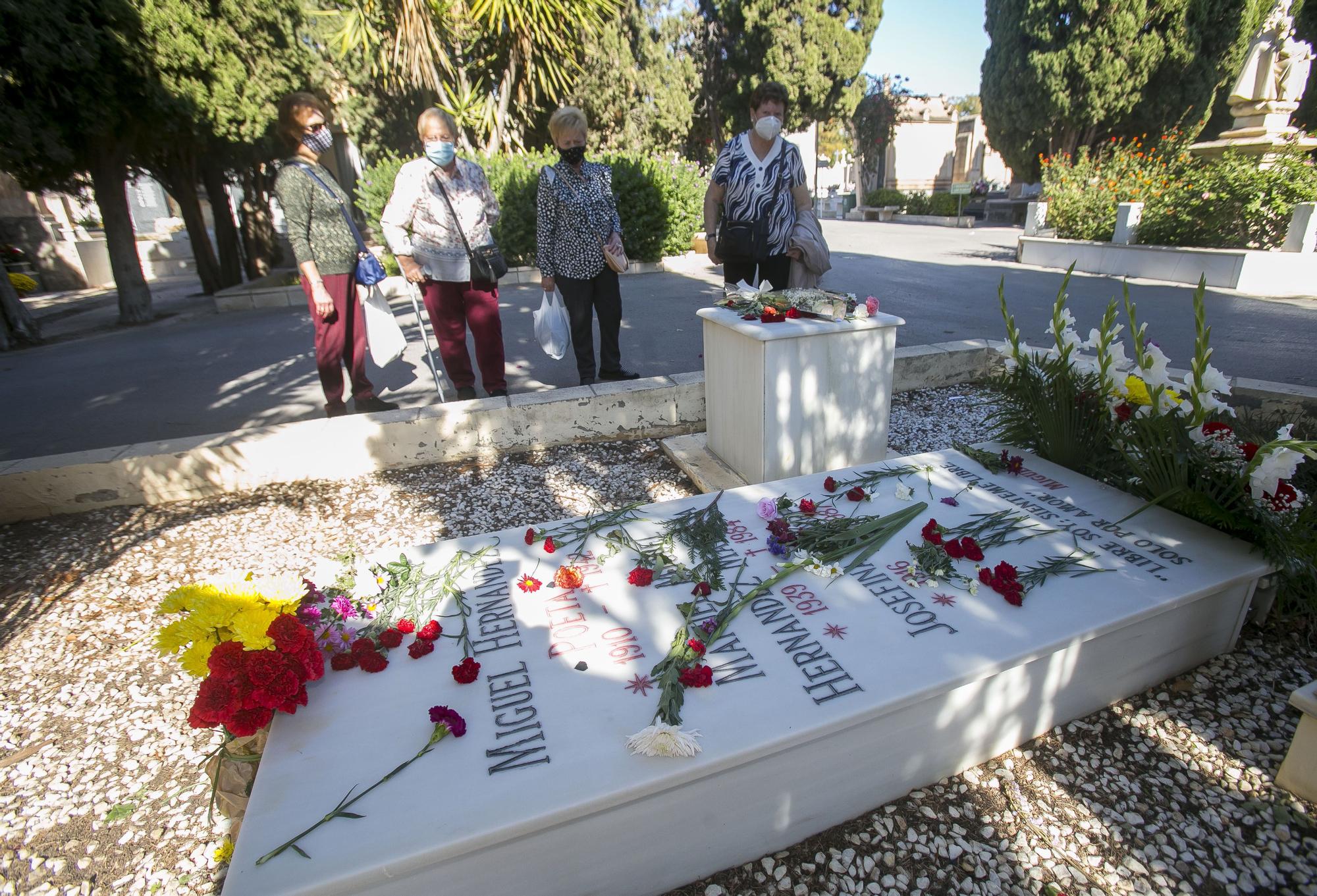 Día de Todos los Santos bajo mínimos de afluencia en el cementerio de Alicante