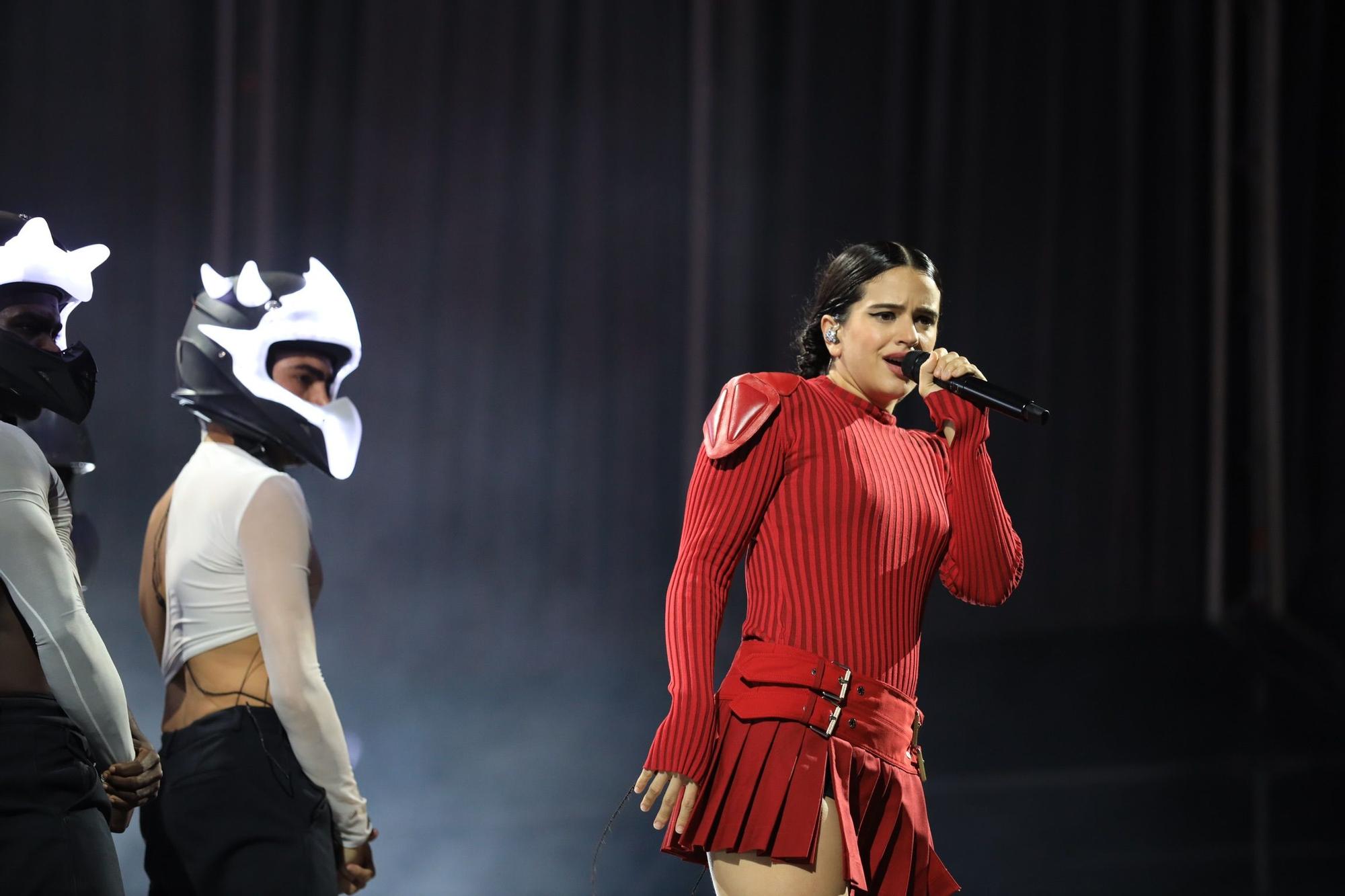 Rosalía, durante su concierto en el Marenostrum de Fuengirola