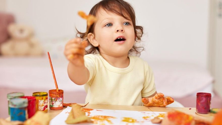 Cuatro manualidades fáciles y originales con hojas de otoño para hacer con niños