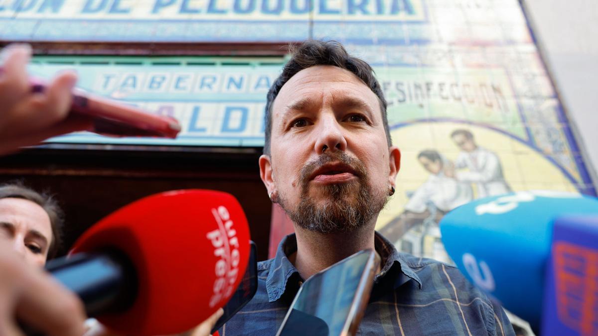 Pablo Iglesias lanza el micrófono de Vito Quiles: "Los fascistas sobráis aquí"