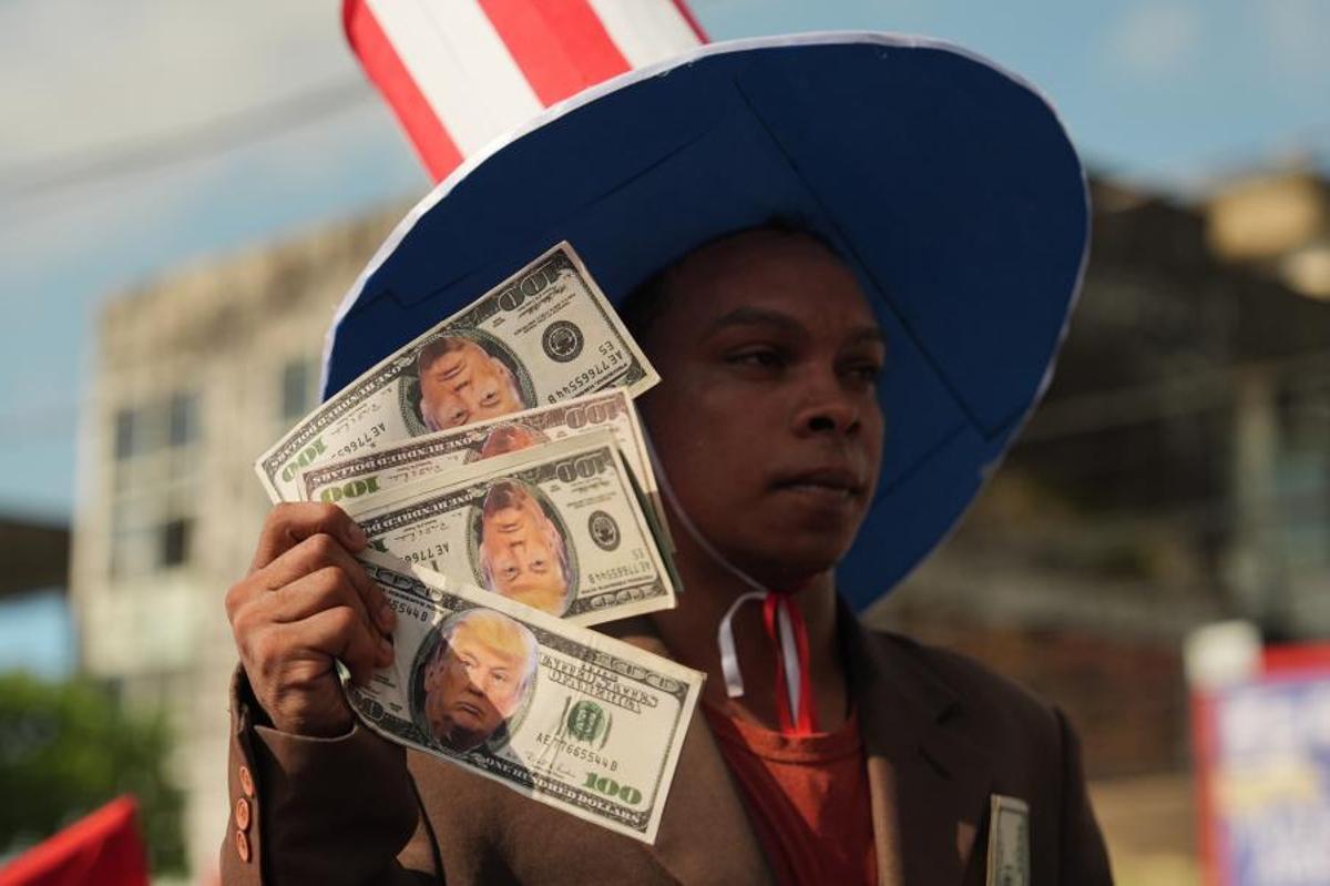 Manifestantes llenan las calles de Belém para reclamar mayor ambición climática en plena COP30