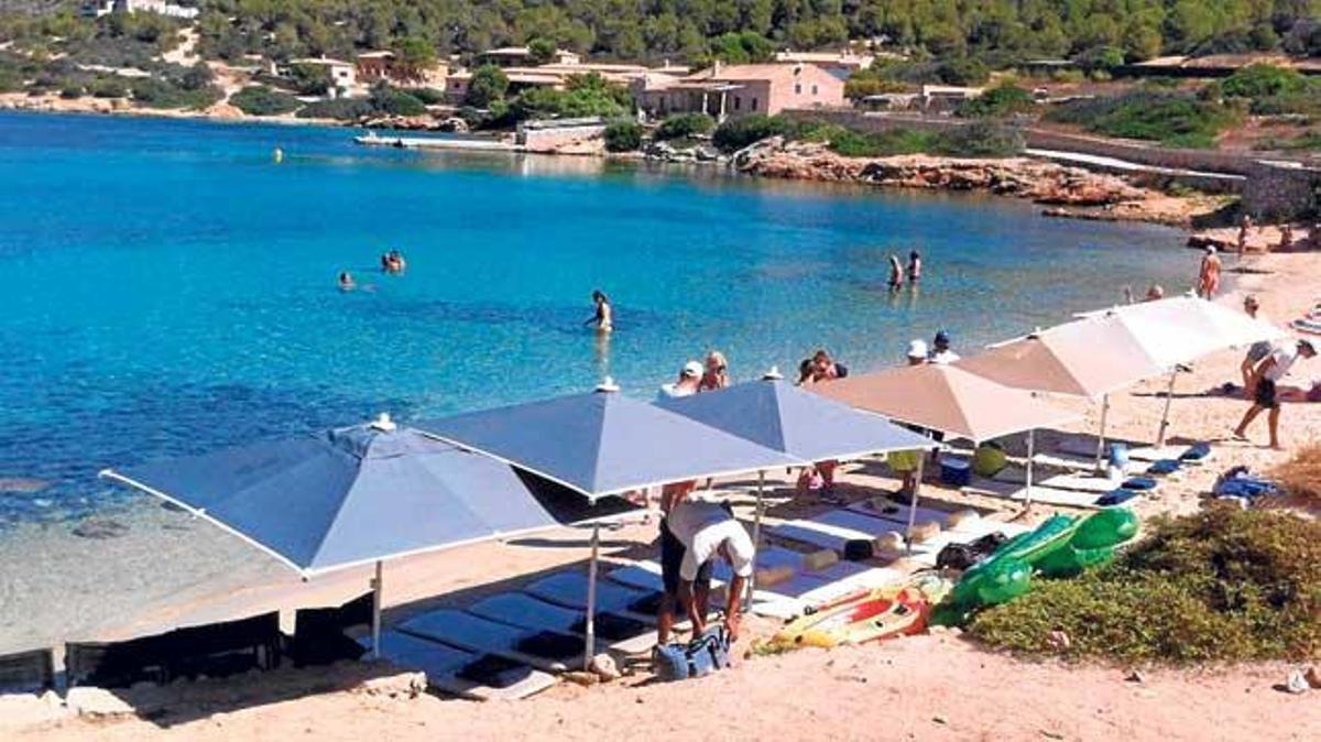 Imagen de la ocupación de Cabrera desde yates, difundida en Twitter por Terraferida