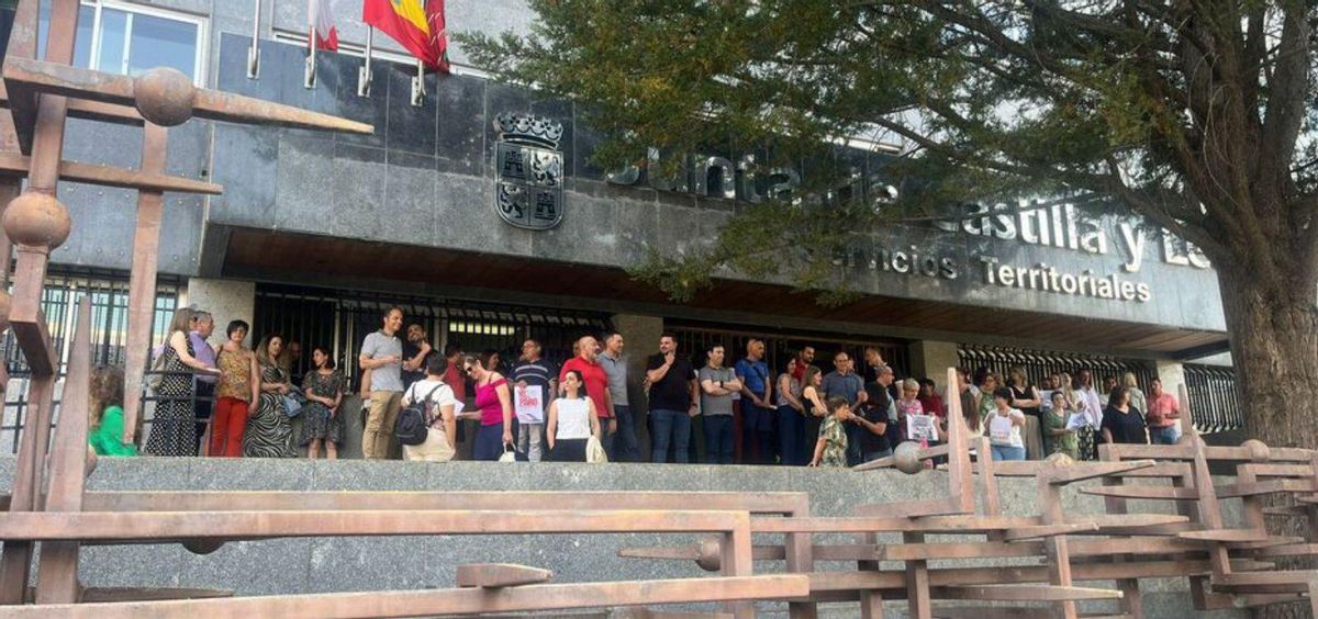 Comerciantes y obreros a favor de las paradas, en Tres Cruces. | CEDIDA