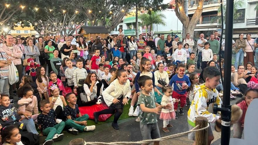 El público infantil y familiar disfruta de una de las actividades del programa Teldeenamora, en el parque Franchy Roca. | | LP/DLP