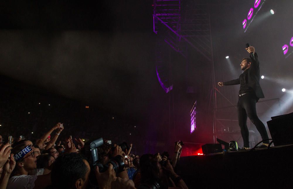 El almeriense inauguró los conciertos de verano de la provincia en una abarrotada Plaza de Toros.