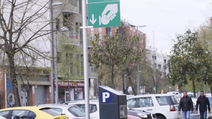 Una zona verda &#039;aparcament de Girona