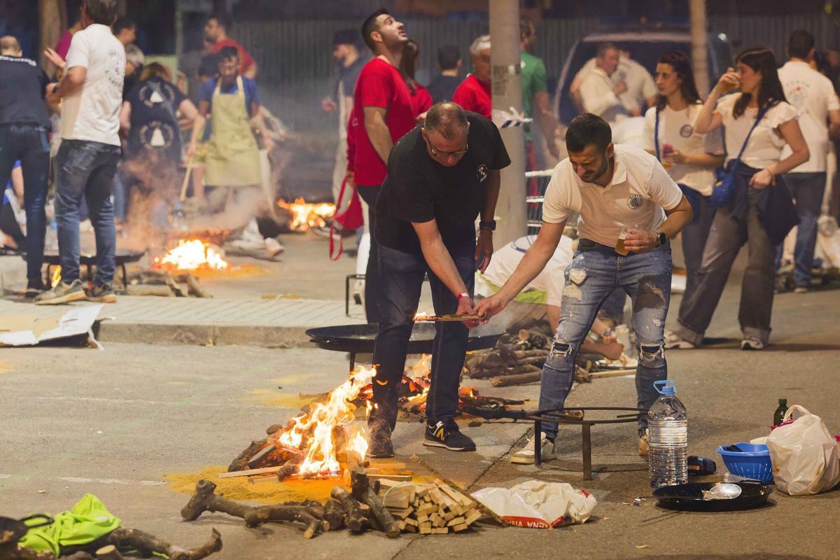 Vila-real viu una multitudinària nit d’empedrats en ple equador de les festes patronals