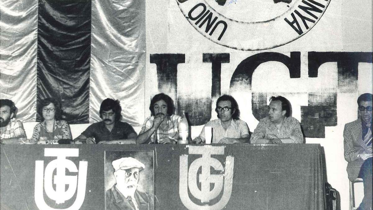 Luis Fuertes, en el centro hablando con el micro, en un congreso de UGT cuando era primer secretario.