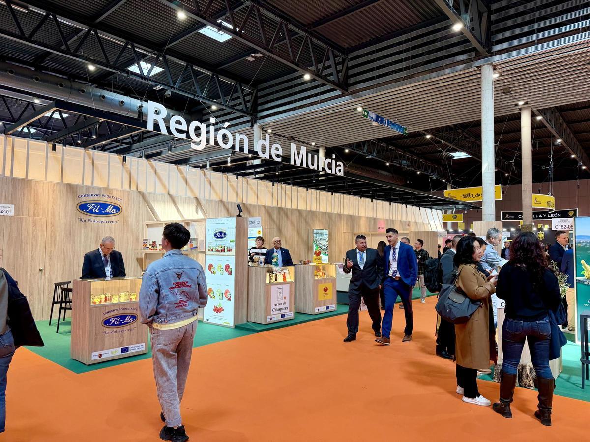 El Gobierno regional, en colaboración con la Cámara de Comercio de Murcia, organizó el estand institucional.