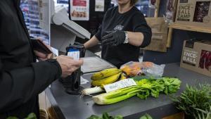 La cistella de la compra es dispara: ous, verdures i cafè pugen fins a un 30%