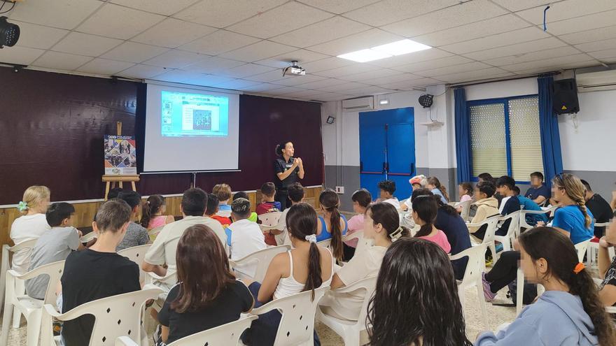 La Policía Nacional charla con los alumnos del CEIP Antonio Machado sobre acoso escolar y los riesgo de internet