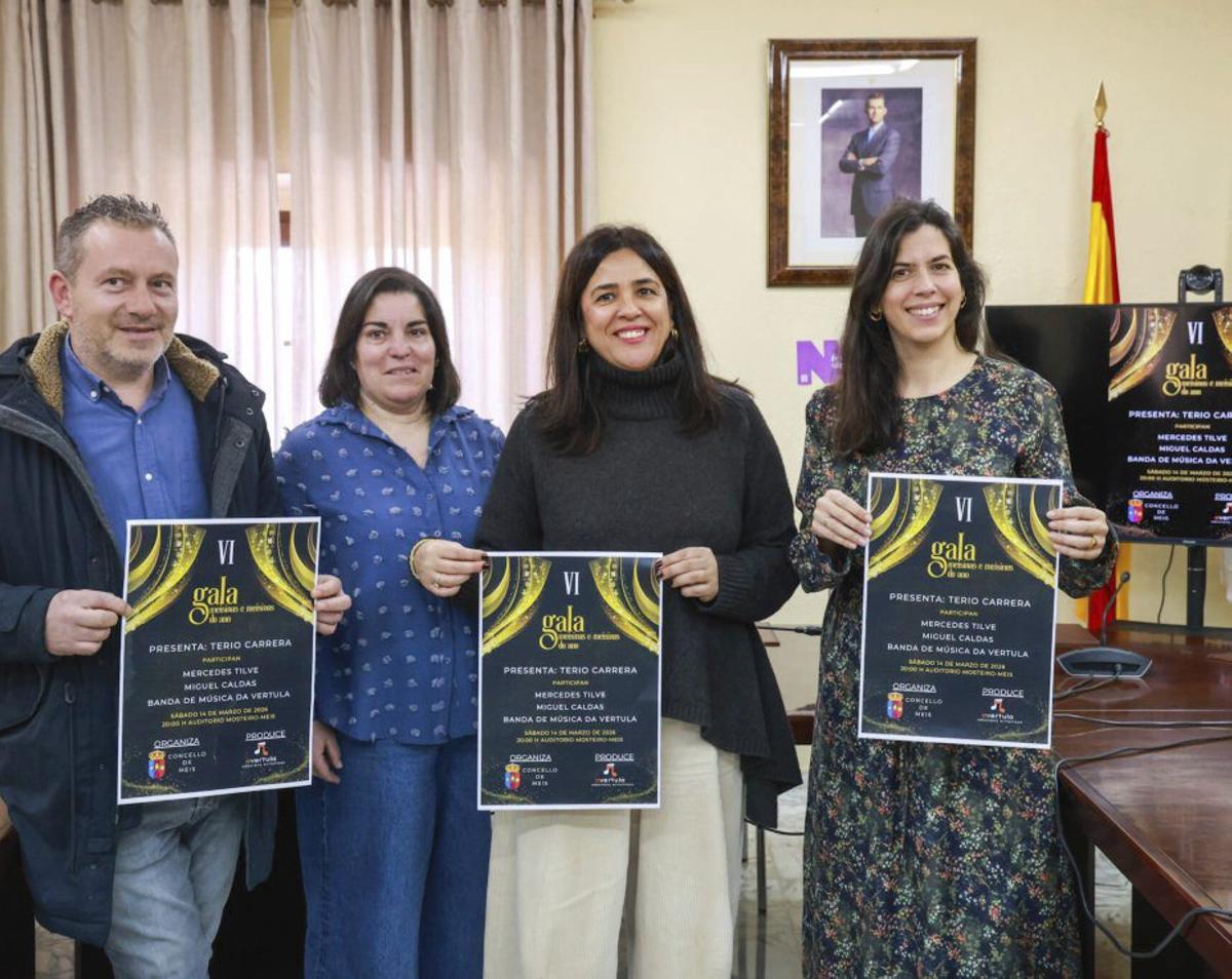 La alcaldesa y los concejales presentaron la gala. | IÑAKI ABELLA