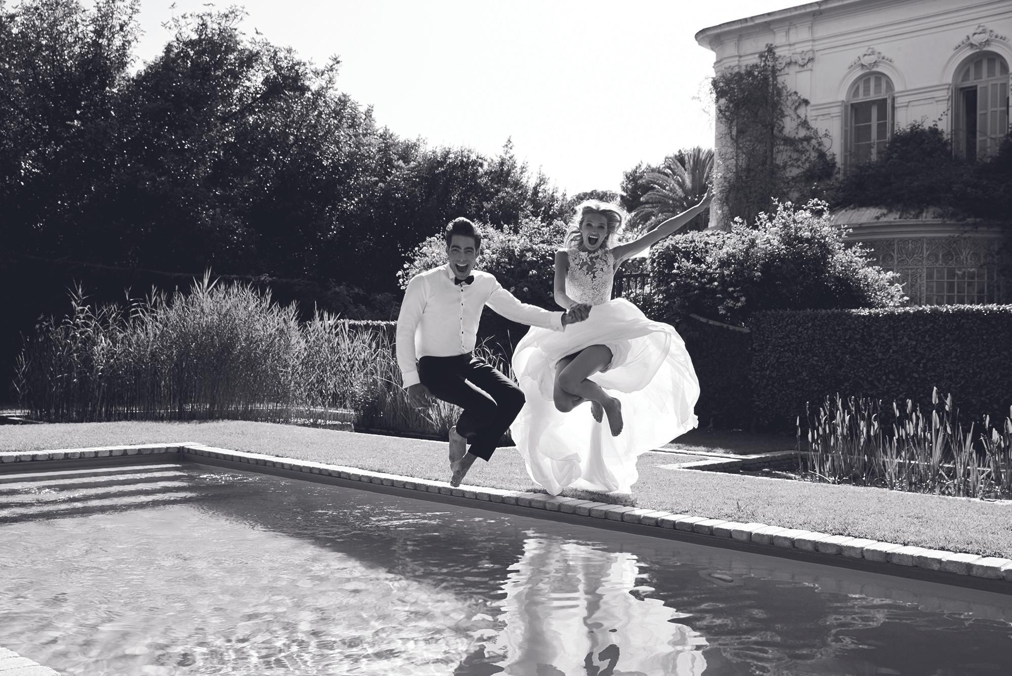 Jon Kortajarena y Romee Strijd en la campaña “Will You Marry Me?” de Pronovias
