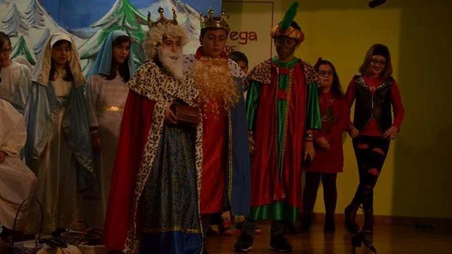 No faltaron los Reyes Magos en las actuaciones navideñas en la Vega.