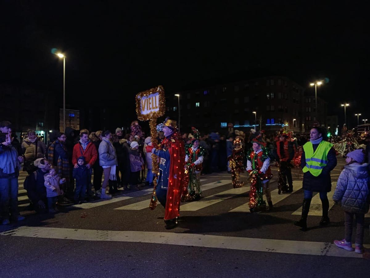 Los Reyes desbordan Lugones en una cabalgata de récord