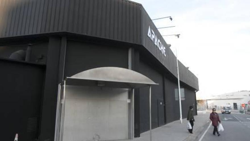 El alcalde ordena el precinto de Apache tras abrir sin autorización