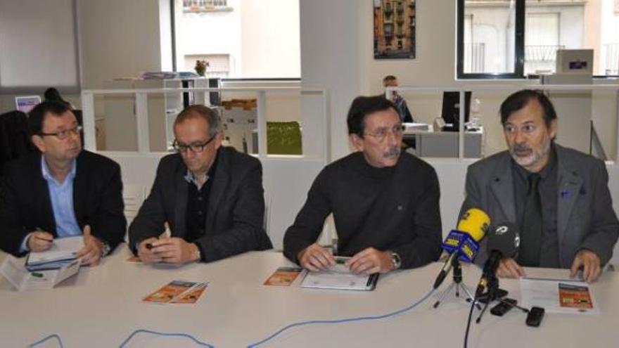 Representantes de APEME, Paco Agulló y Manuel Gomicia en la presentación de la campaña.