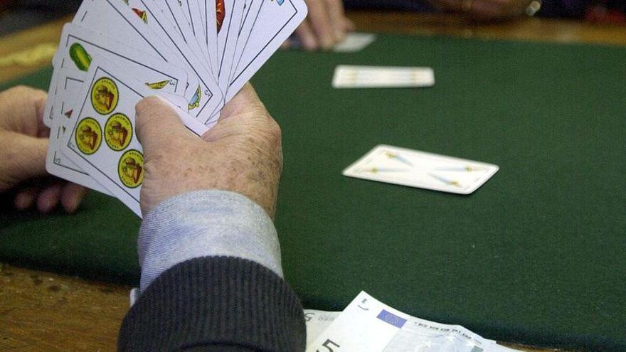 Los juegos de cartas que más triunfan este verano en Castellón