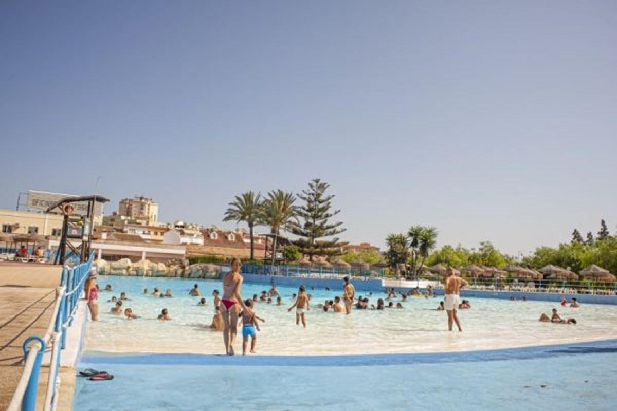 Piscina de olas de Aquamijas.