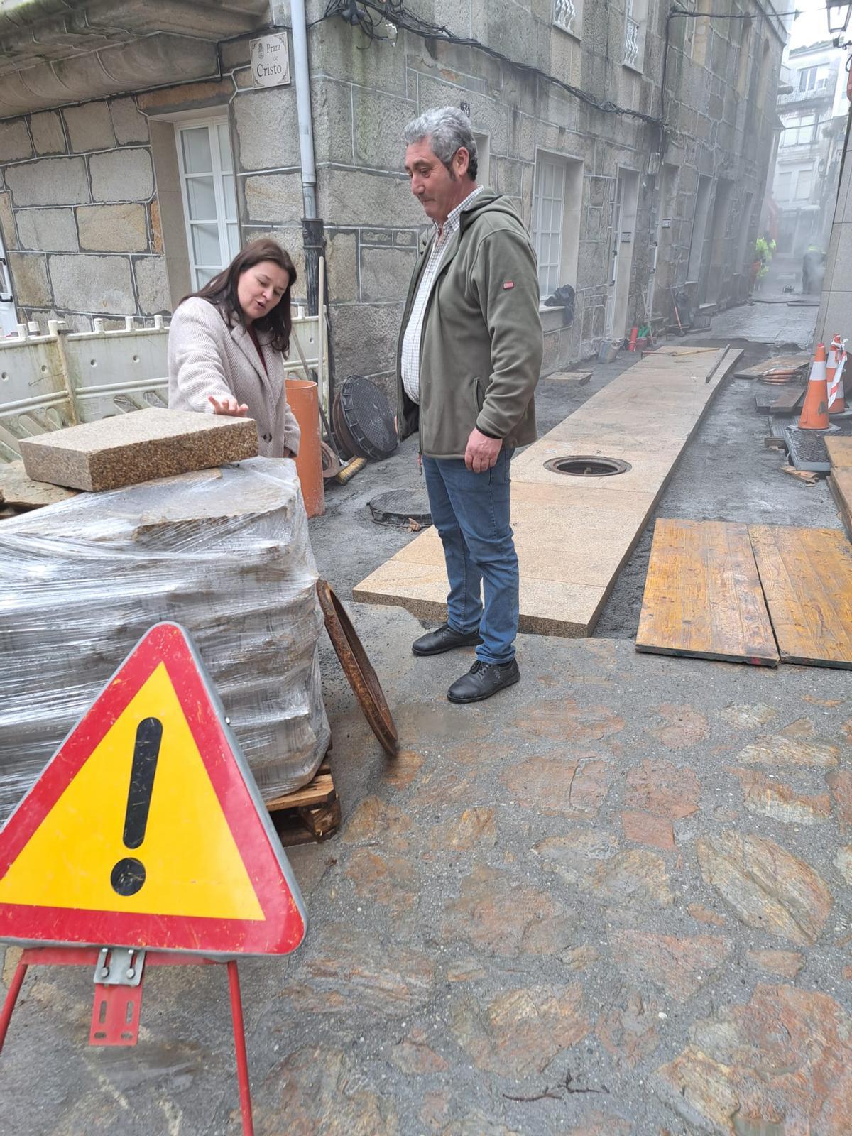 Laura Rivadeneira visitou as obras da rúa Real.