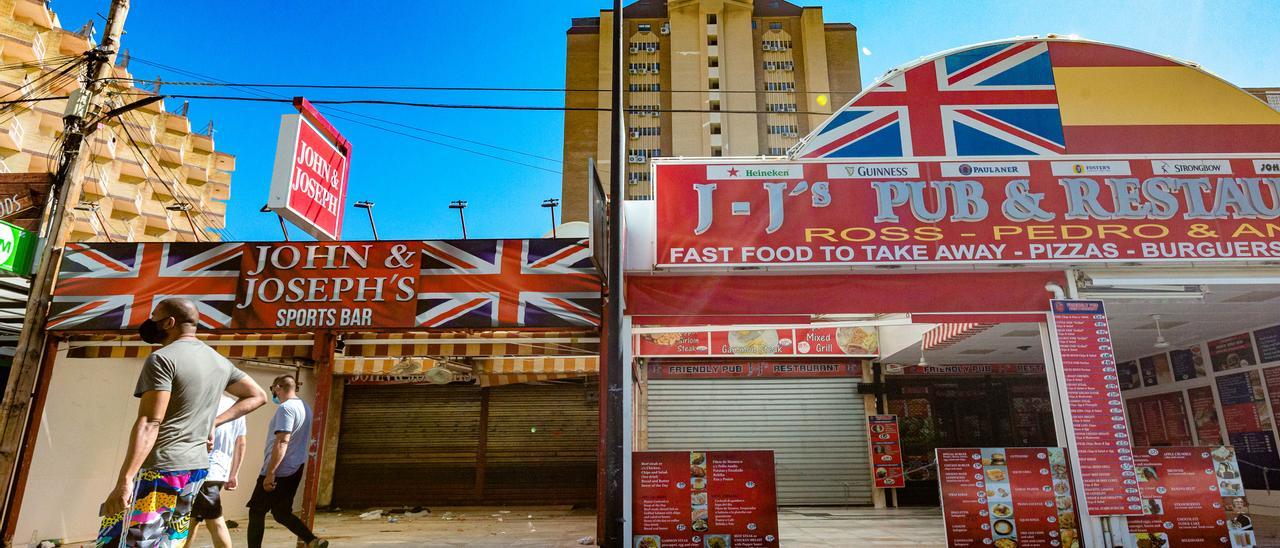 Bares cerrados en Benidorm durante el confinamiento.