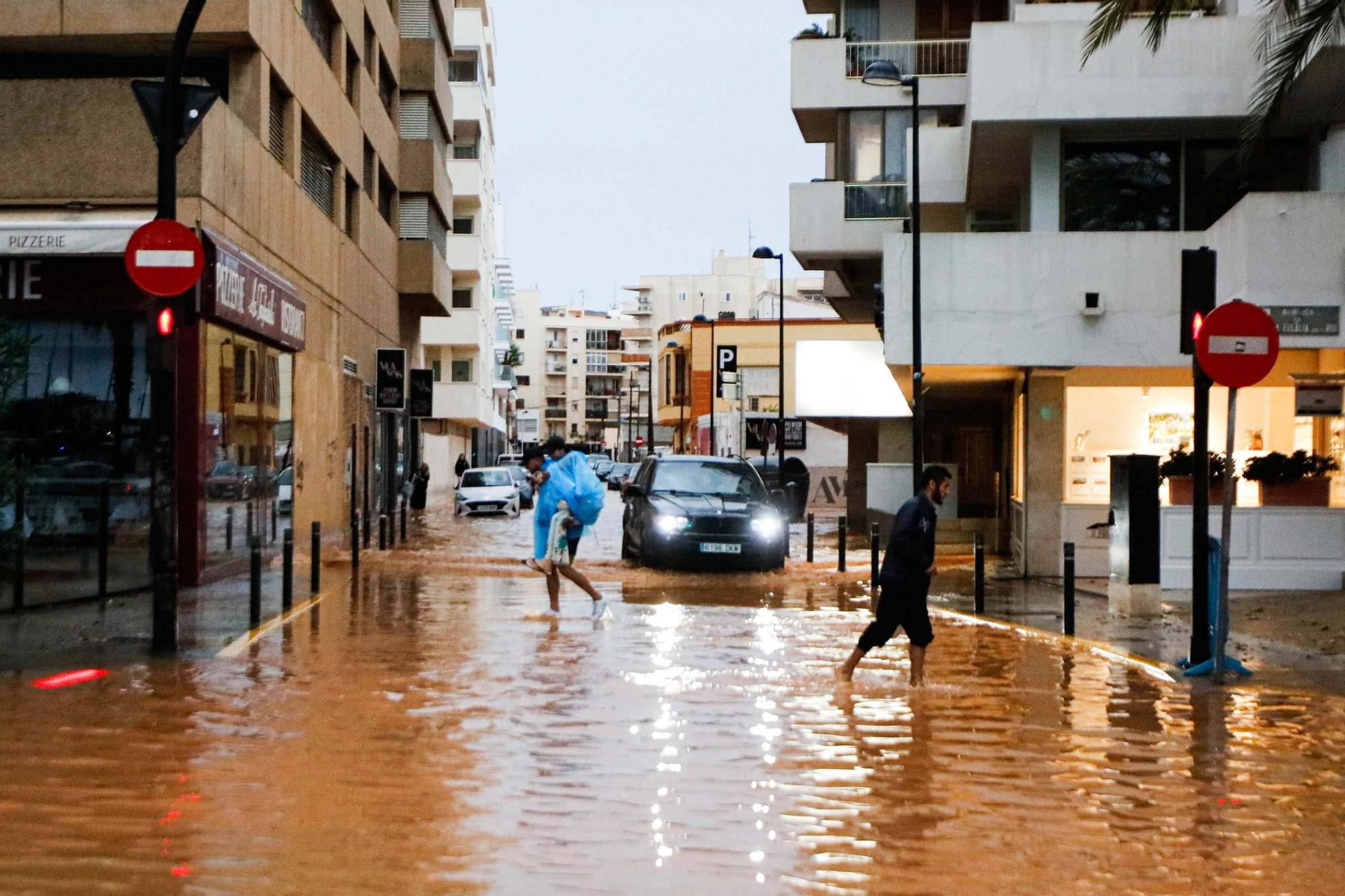 Las imágenes de la dana 'Alice' en la tarde del sábado en Ibiza