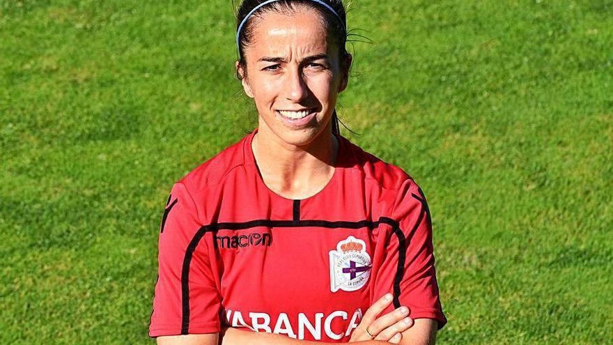 Cris Martínez, jugadora del Deportivo Abanca, en la ciudad deportiva de Abegondo.