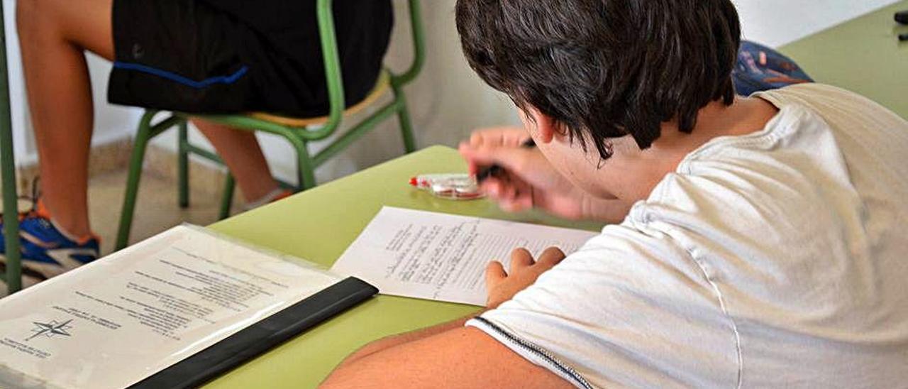 Un alumno de Secundaria durante una clase.