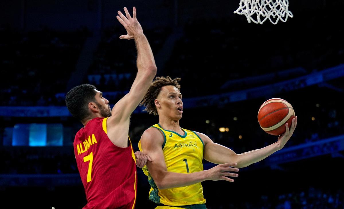 Aldama trata de taponar una acción ofensiva de Australia