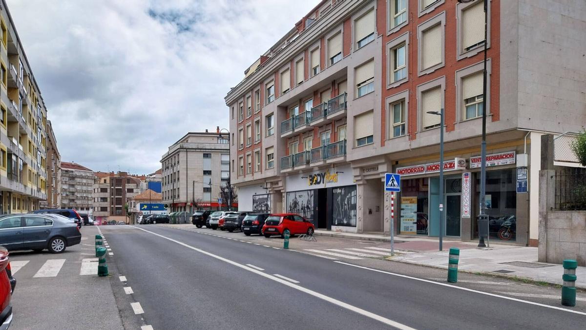 El paso sin repintar en el entorno del cruce con Alexandre Cribeiro, en la Avenida de Vigo, en Cangas