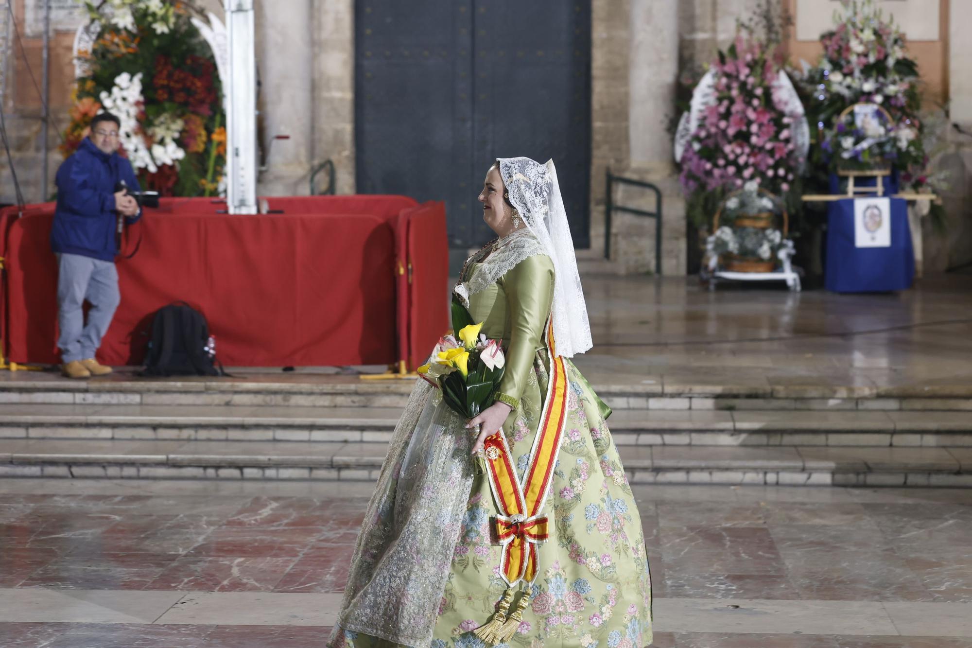 Ofrenda 2023 | Falleras Mayores e Infantiles de comisiones del 17 de Marzo (I)