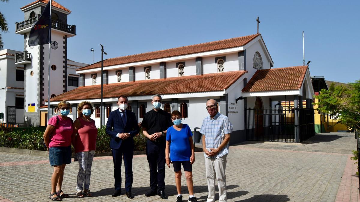 Teodoro Sosa visita las obras de mejora de la Iglesia de Barrial