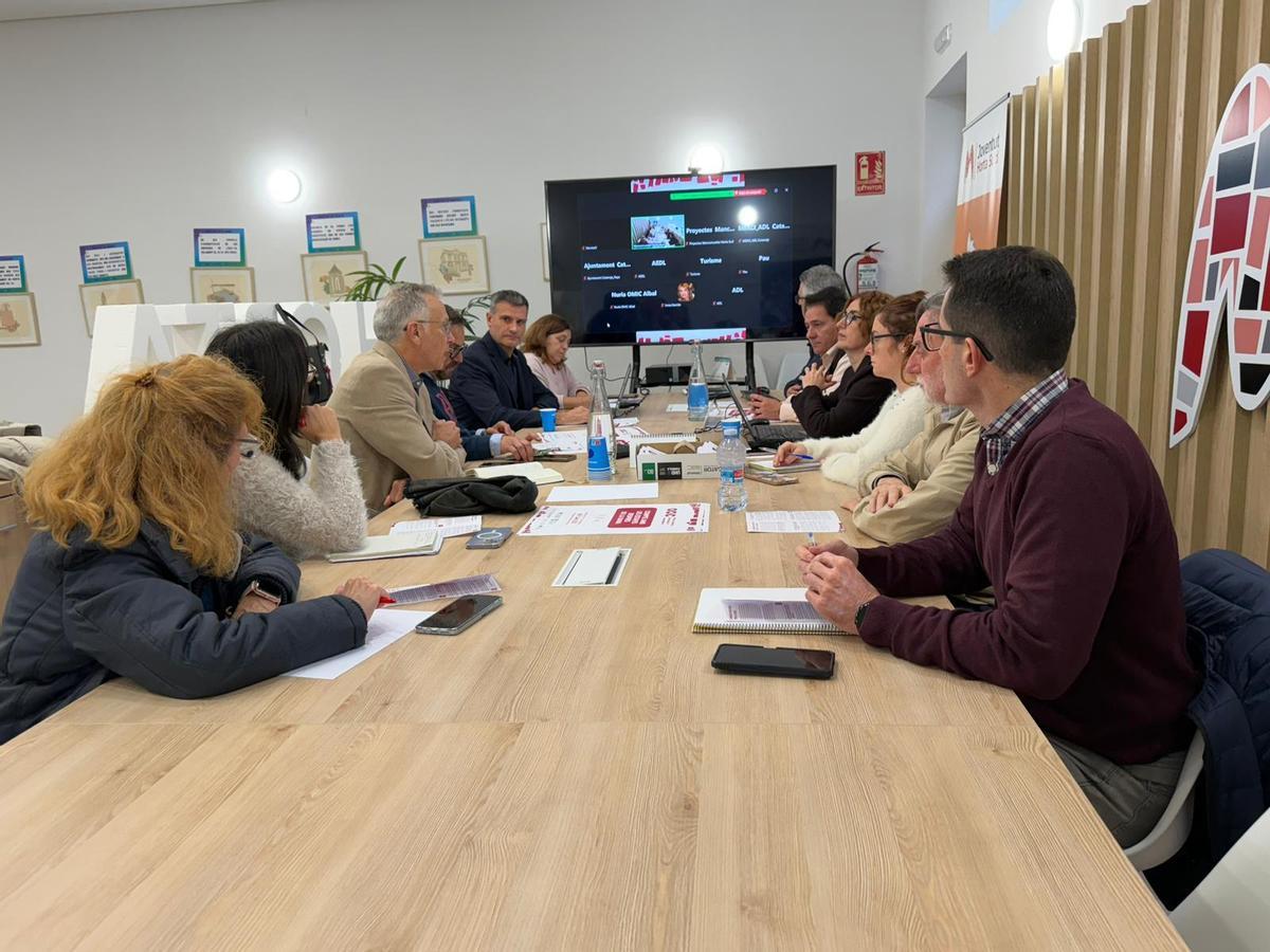 Reunión de trabajo por la campaña contra las estafas tras la dana.