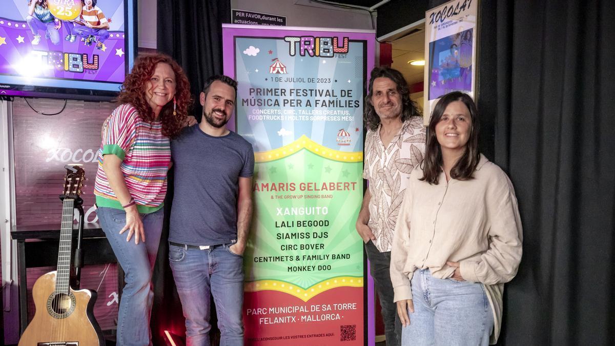 Dàmaris Gelabert, Xanguito, Tià Jordà y una integrante de la organización, el día de la presentación del Tribufest