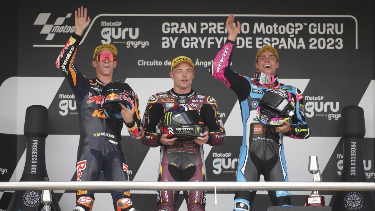 Sam Lowes, Pedro Acosta y Alonso López, en el podio del GP de España de Moto2.