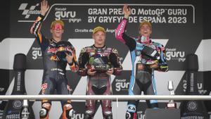 Sam Lowes, Pedro Acosta y Alonso López, en el podio del GP de España de Moto2.