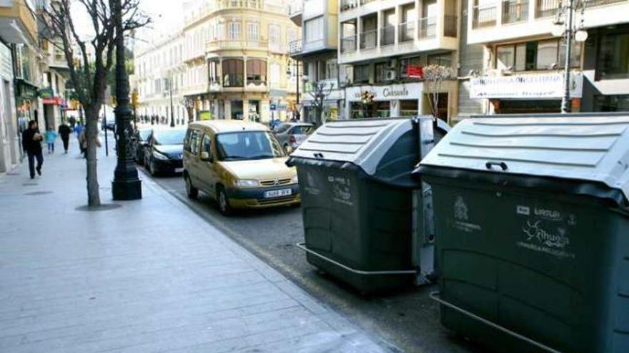 Orihuela retira 500 toneladas de basura tras cinco días de huelga