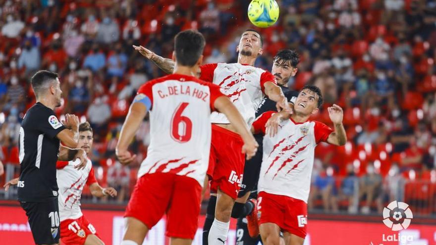 Las imágenes del UD Almería - Málaga CF de la cuarta jornada de LaLiga SmartBank