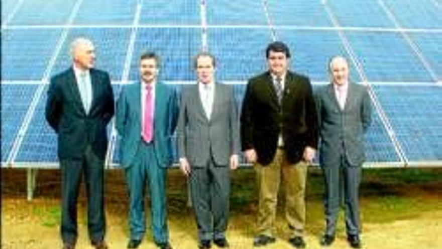 La planta solar de Valdecaballeros abastece a más de 7.800 hogares
