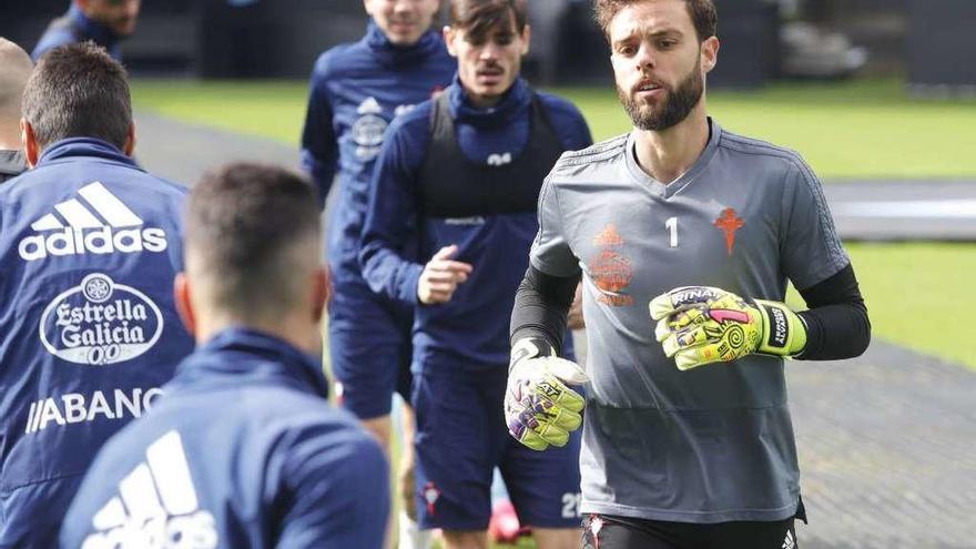 Sergio Álvarez, a la derecha, en uno de los últimos entrenamientos del Celta en A Madroa la pasada temporada. // Alba Villar