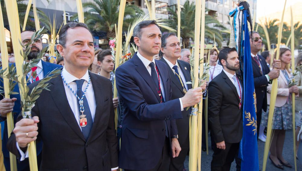 Las calles de Alicante se llenan de fieles en las procesiones del Domingo de Ramos